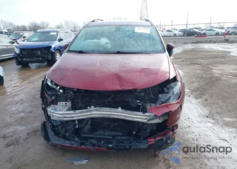 2021 Chrysler Voyager Lxi z USA, uszkodzony, nr VIN 2C4RC1DG3MR542376